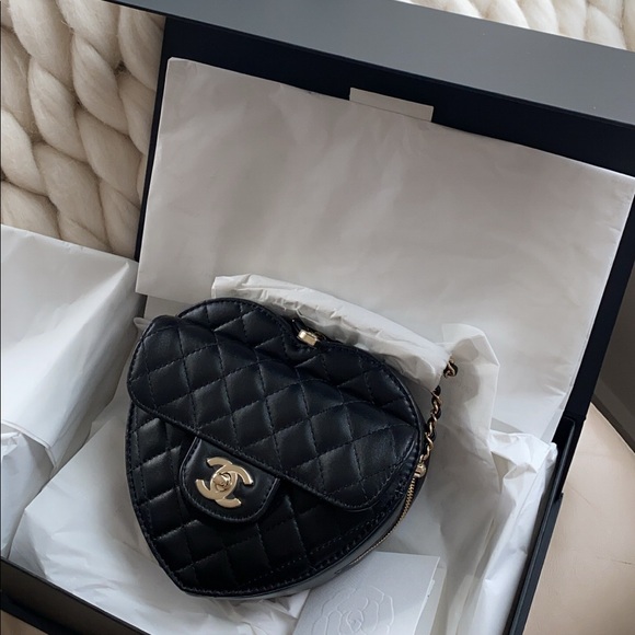 CHANEL 21S🖤 Heart Bag Black GDHW New in Box - Picture 3 of 4